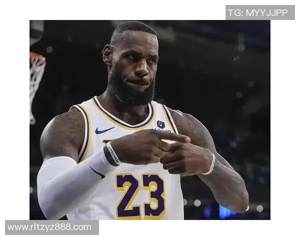 足球明星的魅力与压力如何交织成令人畏惧的光环与阴影